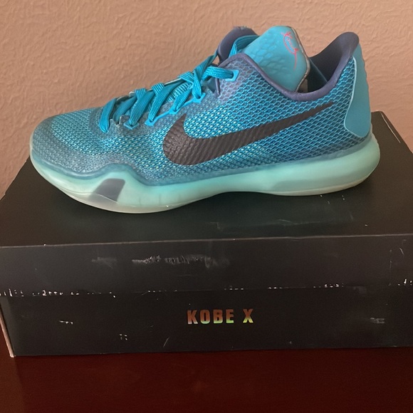 Kobe 10 Blue Lagoon. Size 6y. With Shoebox. - Picture 3 of 5